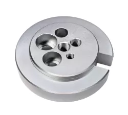 Adaptor universal pentru trepied